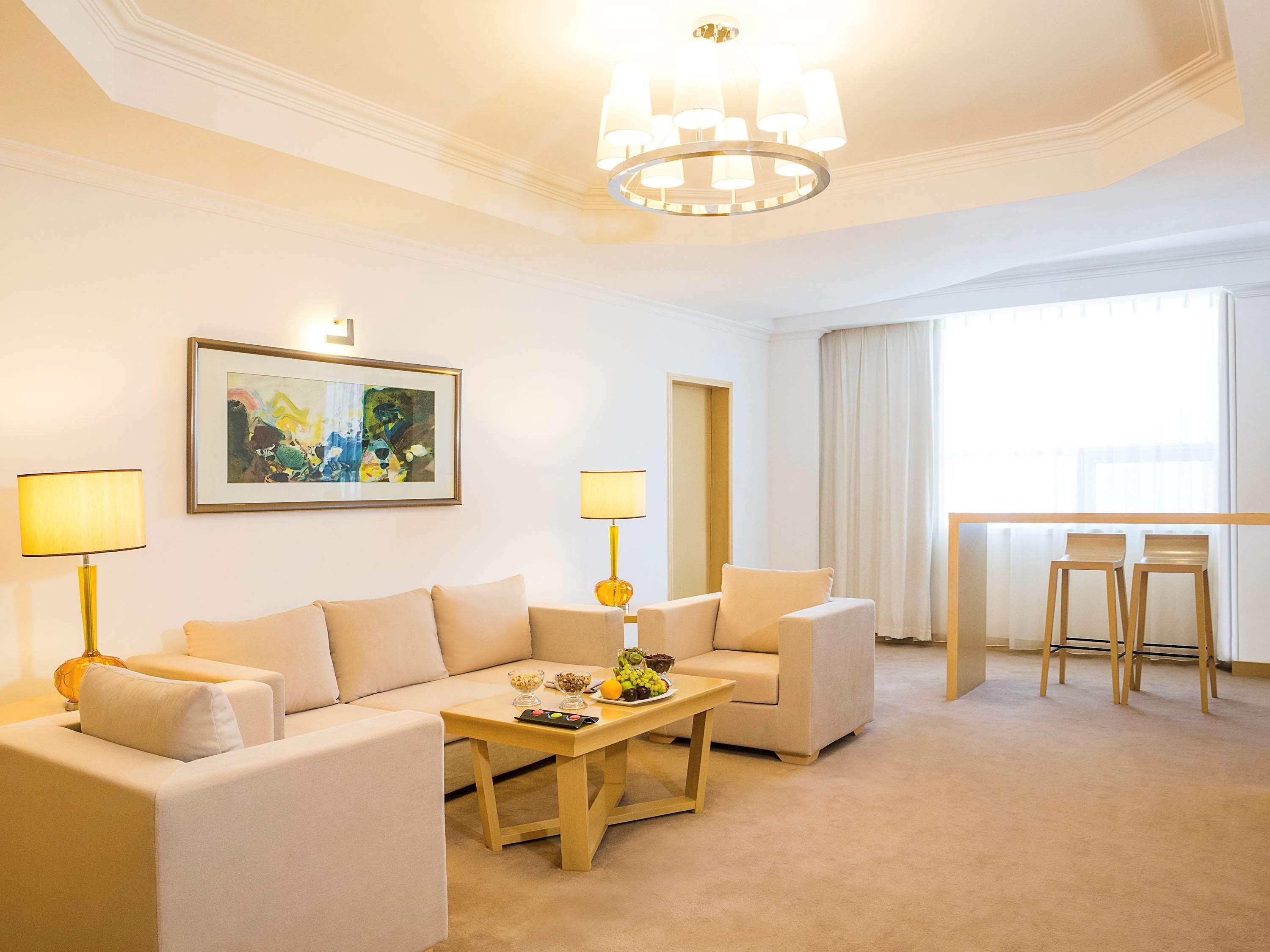 Grand Mercure Hotel Hualing Urumqi Room photo